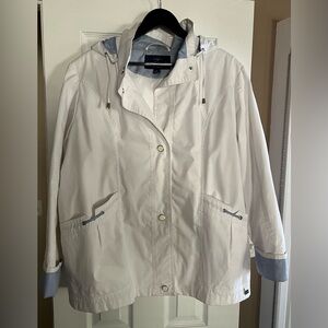 Mackintosh women’s white jacket size XL